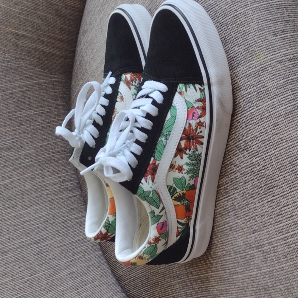 Women's Vans Old Skool Tropic size 9.5 worn once